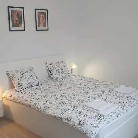 Mrs House 2 * Bukarest